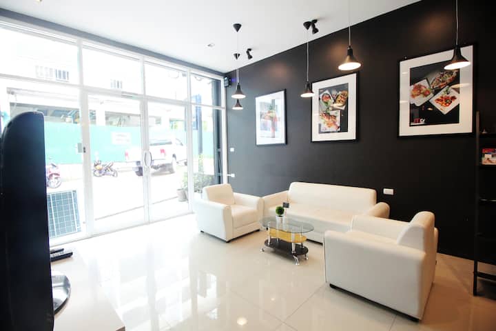 Das Atelier Des Künstlerhauses - Patong