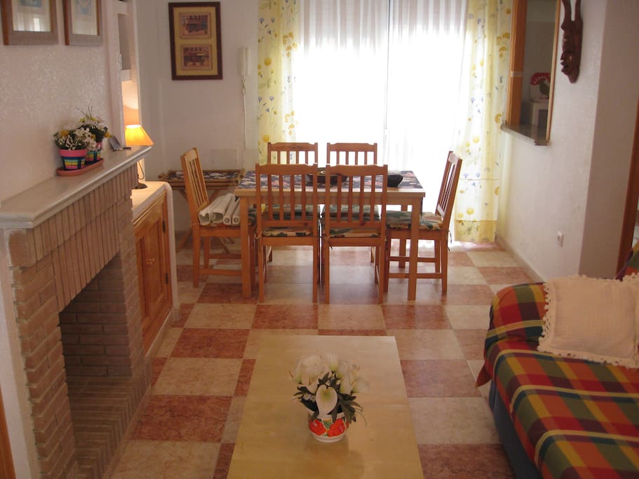 Salón-comedor y acceso a terraza-lavadero