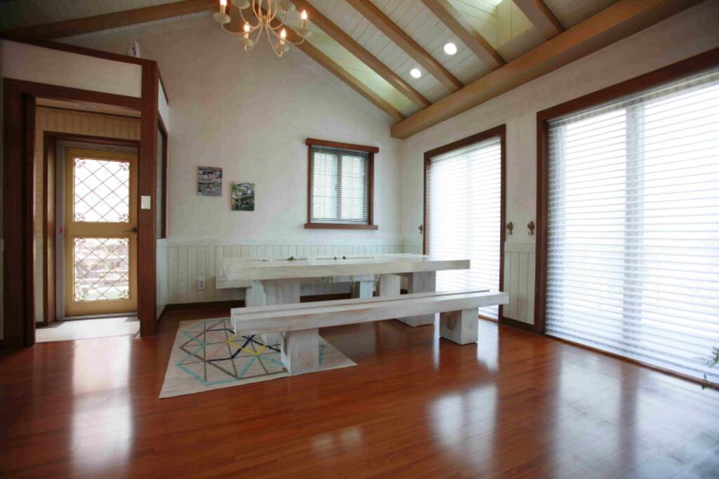 Room 13월(Deluxe)
two double bed,
extra bedding,
Living Room,
Kitchen,
two bathroom, Terrace