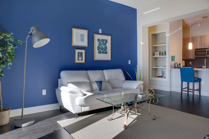 REMARKABLE 2BR APT IN HOTTEST SPOT IN UPTOWN