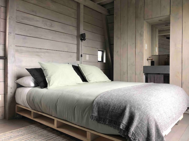 Pièce en double hauteur en suite