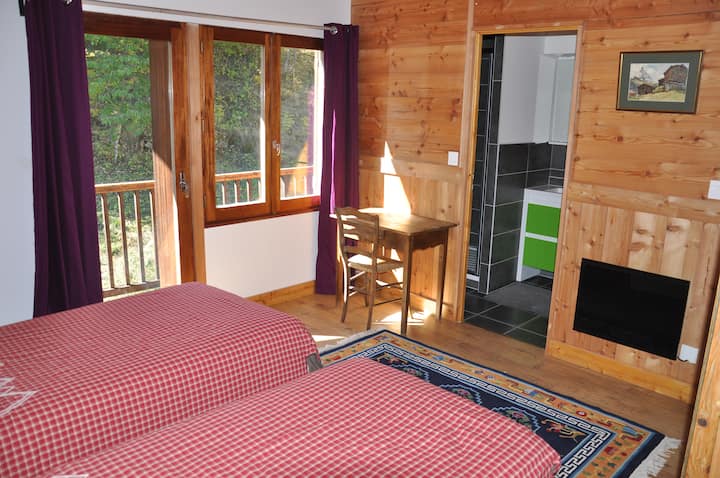 chumba cha kulala cha 1 kwenye ghorofa ya 2, roshani
Vitanda 2 katika 90/2M au kitanda 1 katika 180/2M