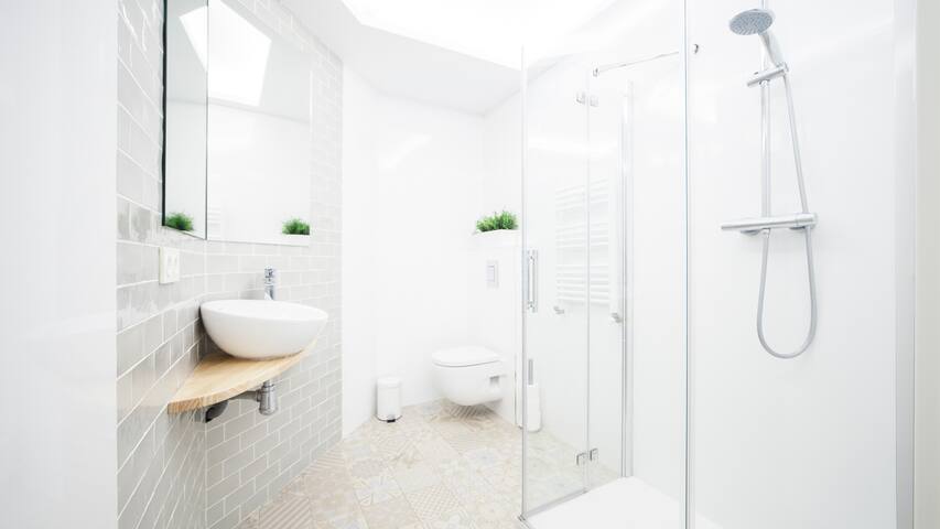 Amazing Central apart. 3 minutes Concha Beach.4pax gallery image 2