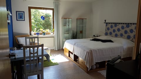 Sehr gemütliches, helles, großes Zimmer, eigen Bad