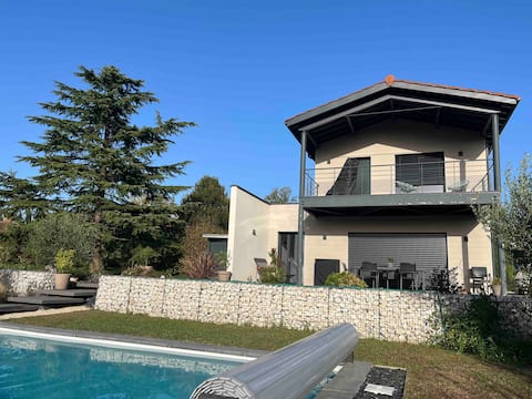 Villa for 6 people + pool 15 minutes from Lyon