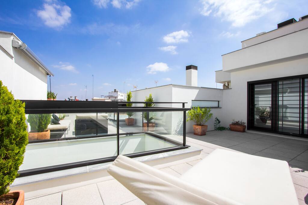 Terrace with a deck chair and outdoor seating.