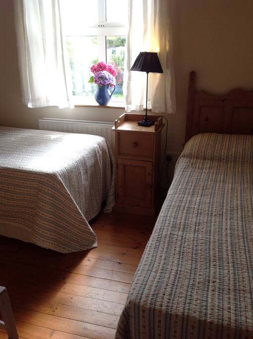 Twin bedroom 2