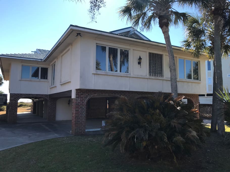 Front of home facing street