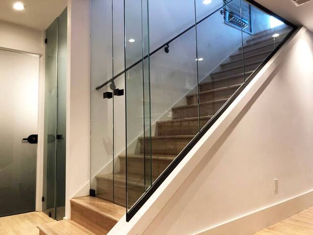 Modern Luxury Condo with Botanical Garden, Parking gallery image 2