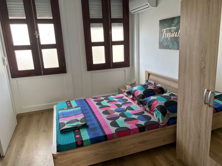 Kitanda cha watu wawili 