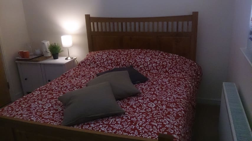 Clean double Bedroom with private Bathroom