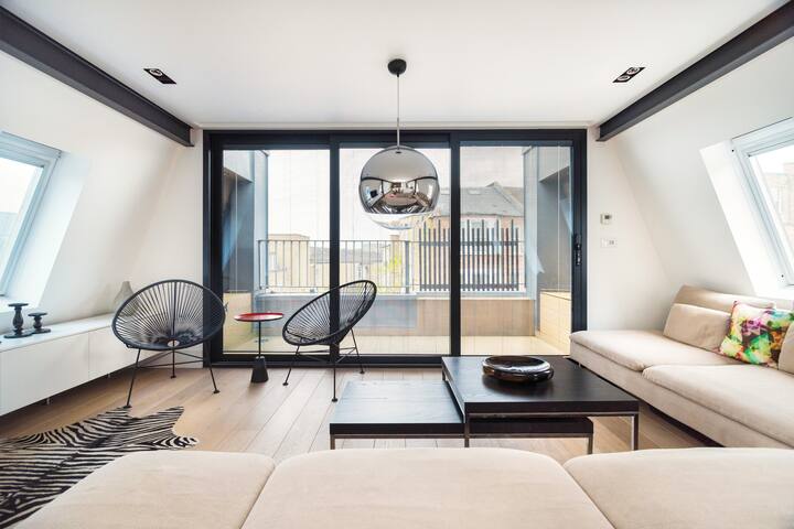 Modern Architect-Designed Duplex Apartment