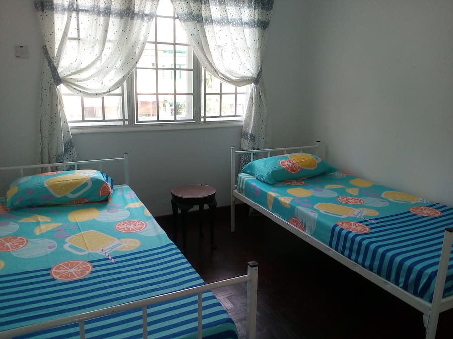 2nd bedroom