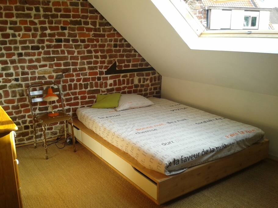 Chambre 1 privée. Lit double.