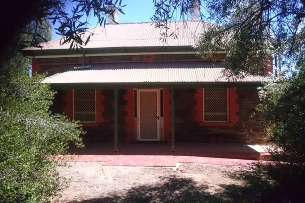 the room is behind the front left window, Front and rear enterances