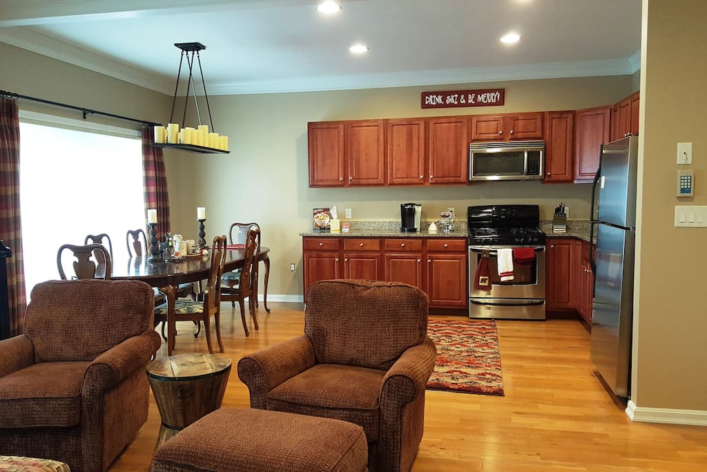 Kitchen / Dining Area