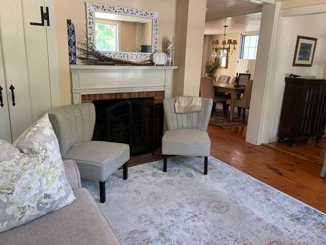 Heart of Newport; Alexander Hamilton slept here! gallery image 3