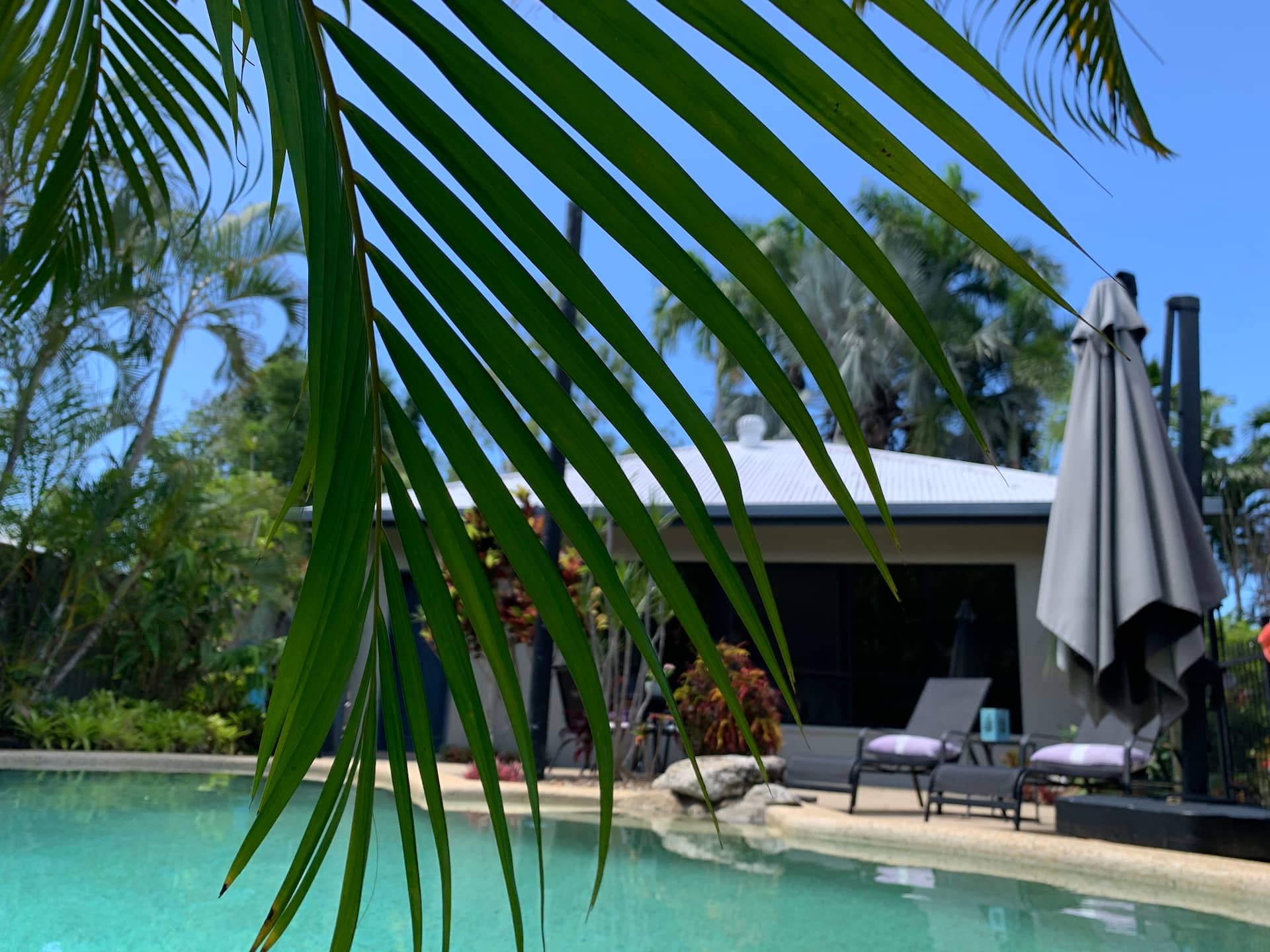 Beach House Hideaway, POOL FRONT, walk to beach!