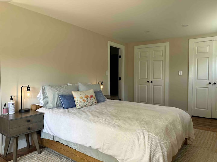 Queen Bedroom 1 with Central AC