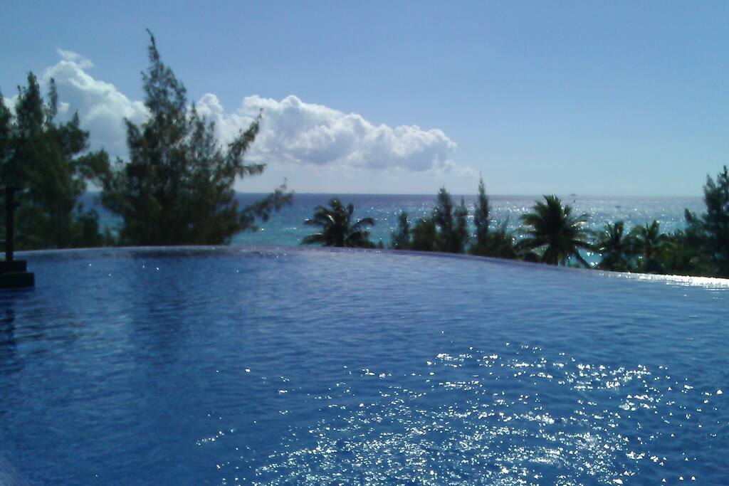 Rooftop Infinity Pool