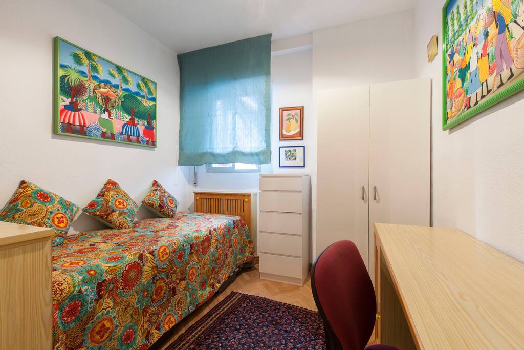 Bedroom with bed 90 x 1,80. Soft mattress