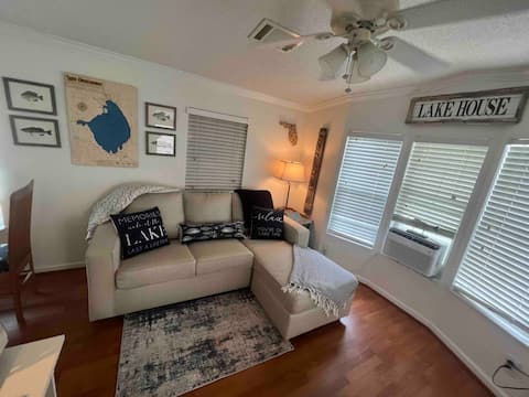 Tiny House Getaway Near Lake O