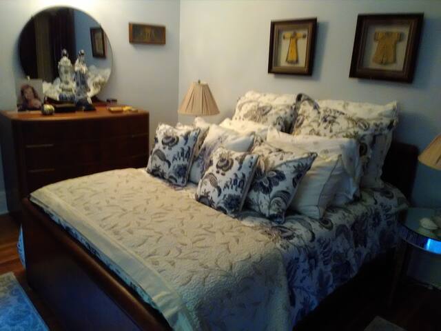 Four Bedroom, Historic Tudor in Maplewood District gallery image 5