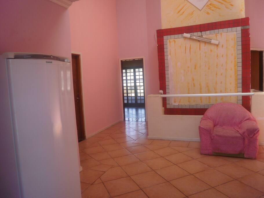hall com geladeira