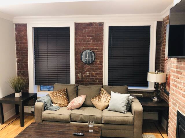 Timesquare SPotlight Apartment! Monthly Specials! gallery image 2