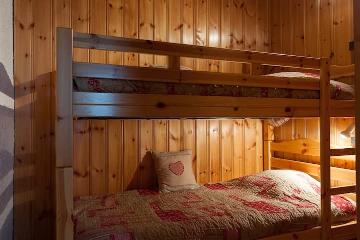 Bedroom 2 (mountain corner)