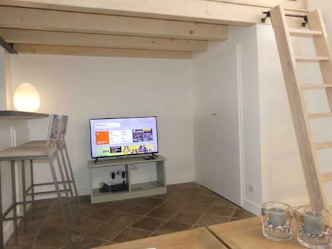 Popular Airbnb listing: Etche Gorria - 3* City center & private parking in Saint Jean De Luz