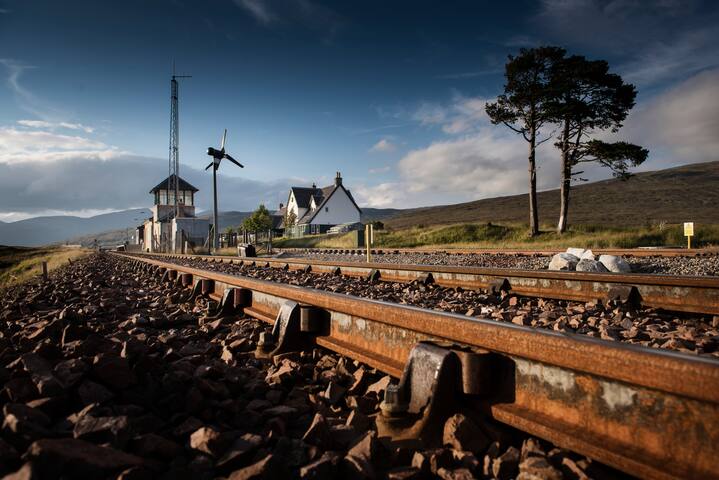 Corrour Signal Box - Room 3 The Great Marquess - Fort William - B&b Fort  William - Bluepillow