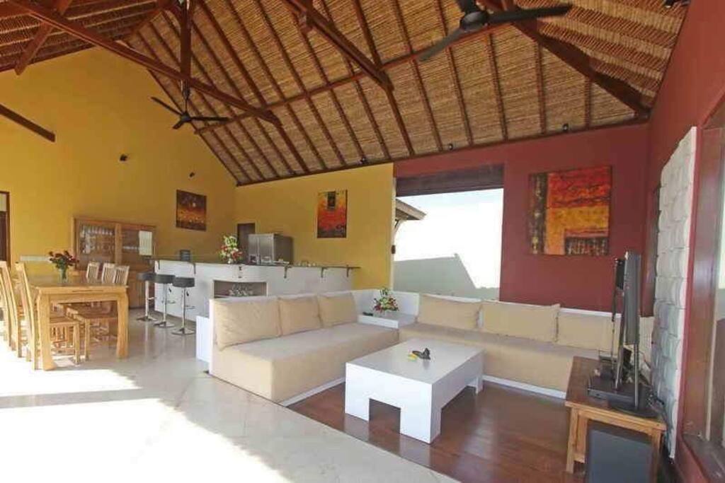 Loulabalivilla_openspace
