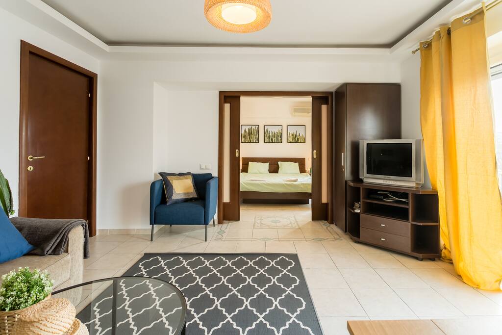 Living room, bedrooom and details