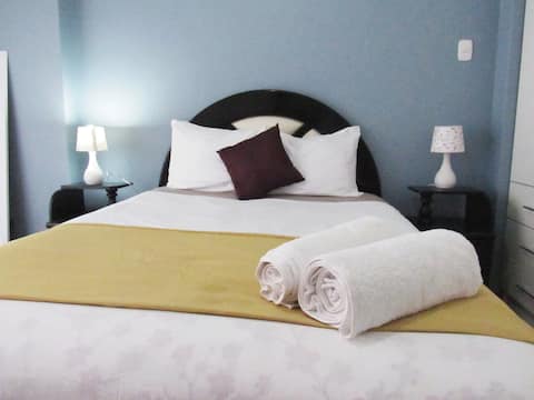 HABITACIÓN PRIVADA MAS  BAÑO PRIVADO  Y BALCÓN