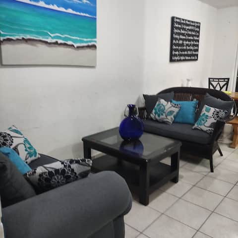 Family house close to plazas and hospitals.