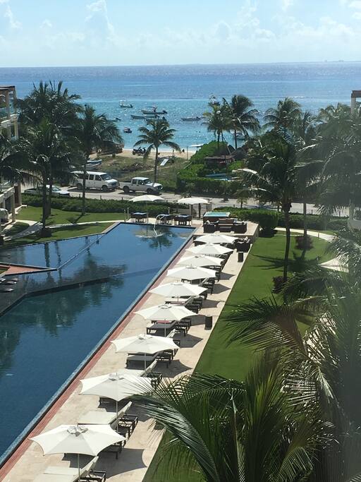 Integrated pool to beach club