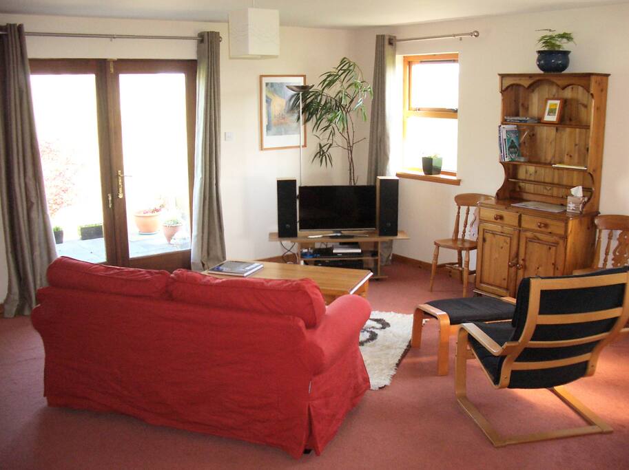Large sitting room with Freeview HD Smart TV and DVD/Blu-ray disc player