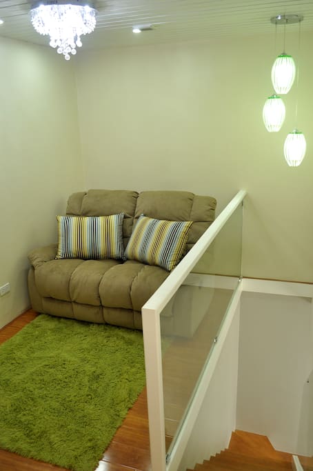 upstairs entertainment area w/ reclinable La-Z-Boys