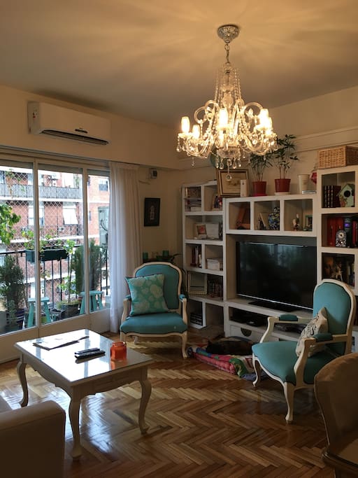 Living room/Sala de estar