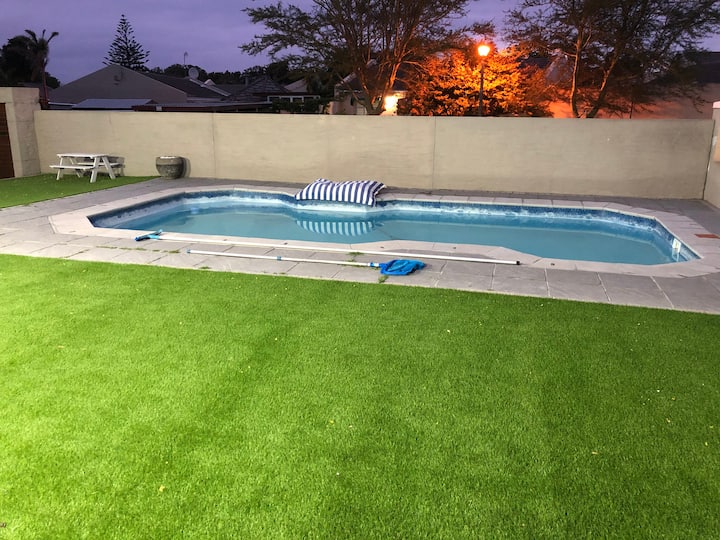 Modern, Spacious Unit + Uncapped WiFi & DSTV