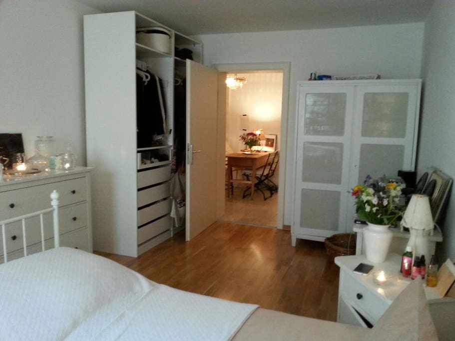 Schlafzimmer 1