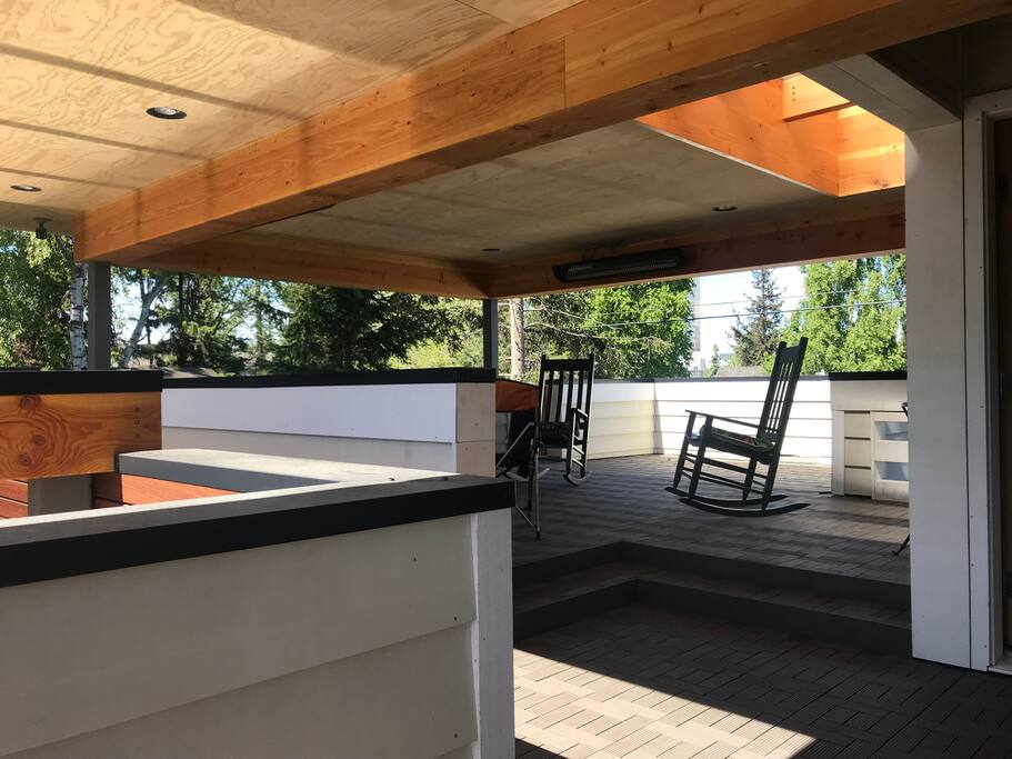 Come relax on your private porch. Perfect for morning coffee/tea or afternoon relaxation.