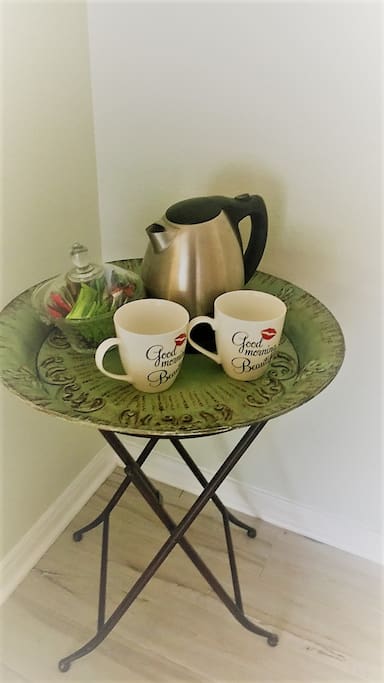 Tea pot with lots of choices