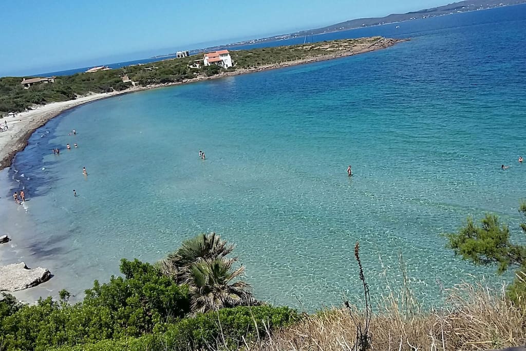 Spiaggia sotto torre fronte casa