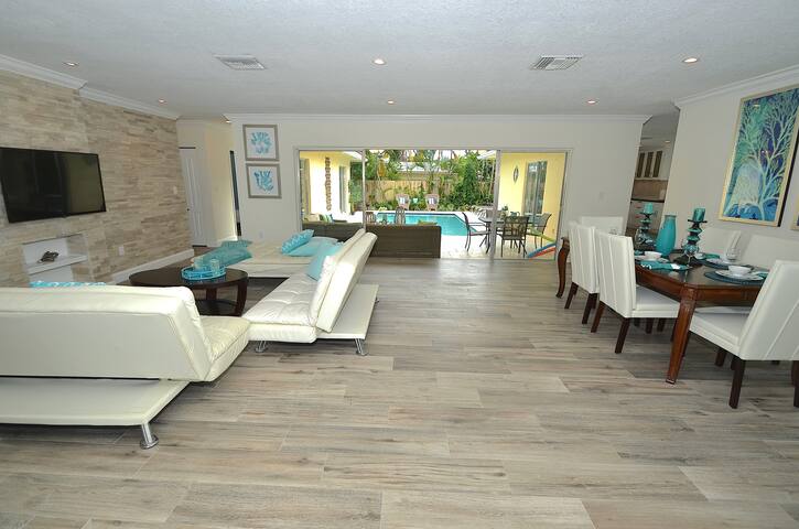 By The Sea Vacation Villas 5 Star 4 mins to Beach gallery image 3