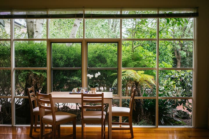 A touch of country in suburb 墨尔本银栗民宿Surrey Hills