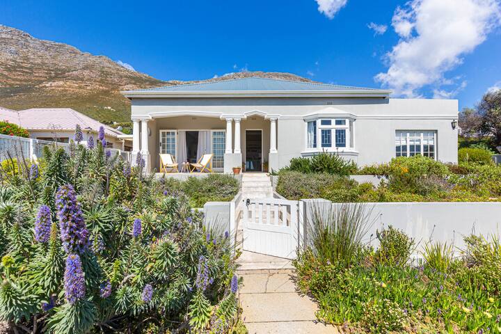 Seaview Cottage. Walk to Beach and Penguins gallery image 4