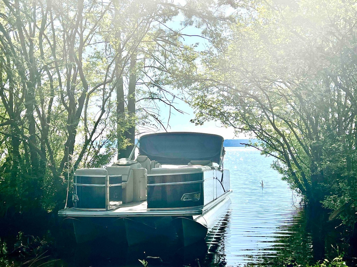 "Lakefront Cabin, Sleeps 6, Lake Sam Rayburn" Cabins for Rent in