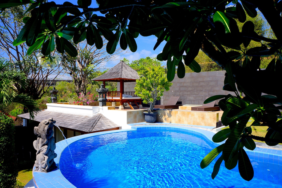 Villa in South Kuta · ★4.58 · 2 bedrooms · 2 beds · 2 private baths, comparabile Airbnb